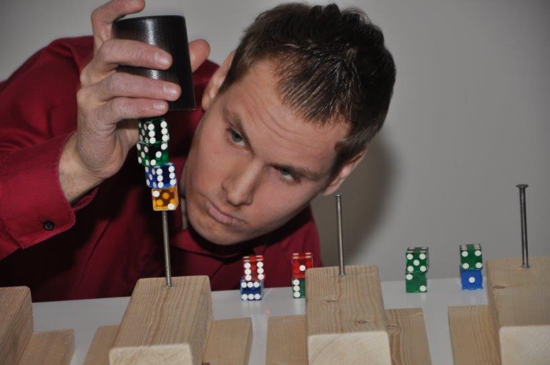 wereld record dice stacking close
